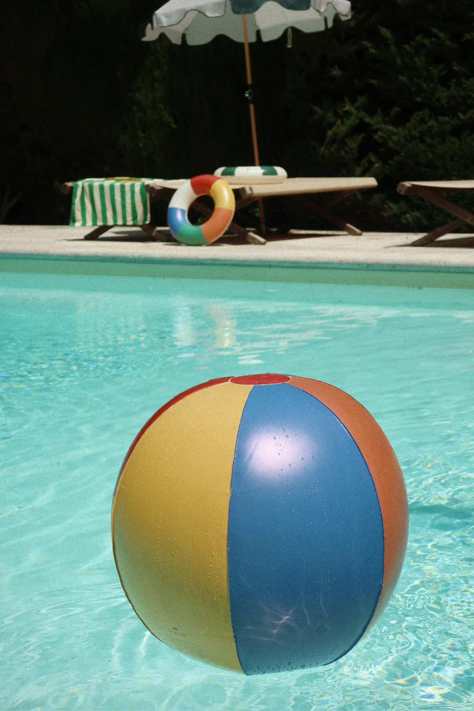 SWIM RING AND BEACH BALL